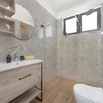Villa In With Pool Near Pebble *