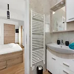 Villa In With Pool Near Pebble