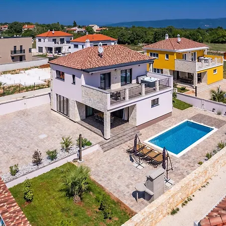 Villa In With Pool Near Pebble Krnica