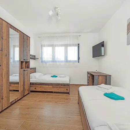 Enchanting West With Pool And Jacuzzi * Krnica