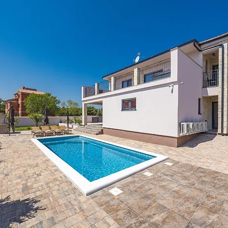 Enchanting West With Pool And Jacuzzi Villa Krnica