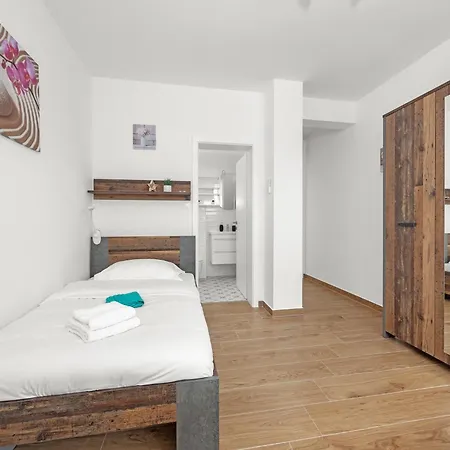 Enchanting West With Pool And Jacuzzi Villa Krnica