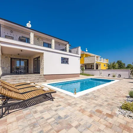 Villa Enchanting West With Pool And Jacuzzi Krnica