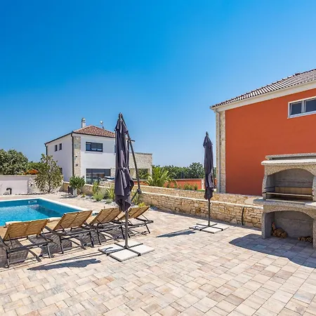 Enchanting West With Pool And Jacuzzi Villa Krnica