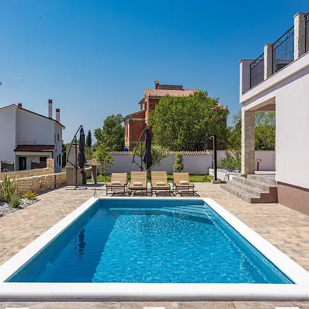 Enchanting West With Pool And Jacuzzi Krnica