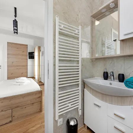 Villa Enchanting West With Pool And Jacuzzi