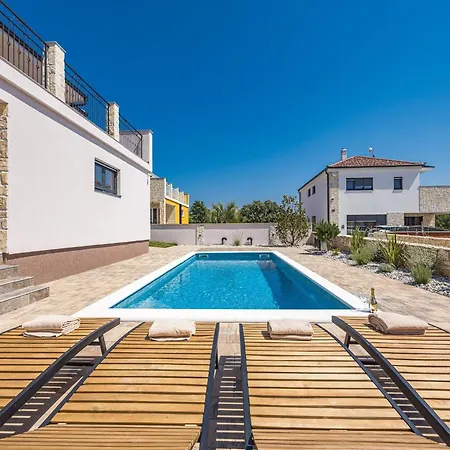 Villa Enchanting West With Pool And Jacuzzi *